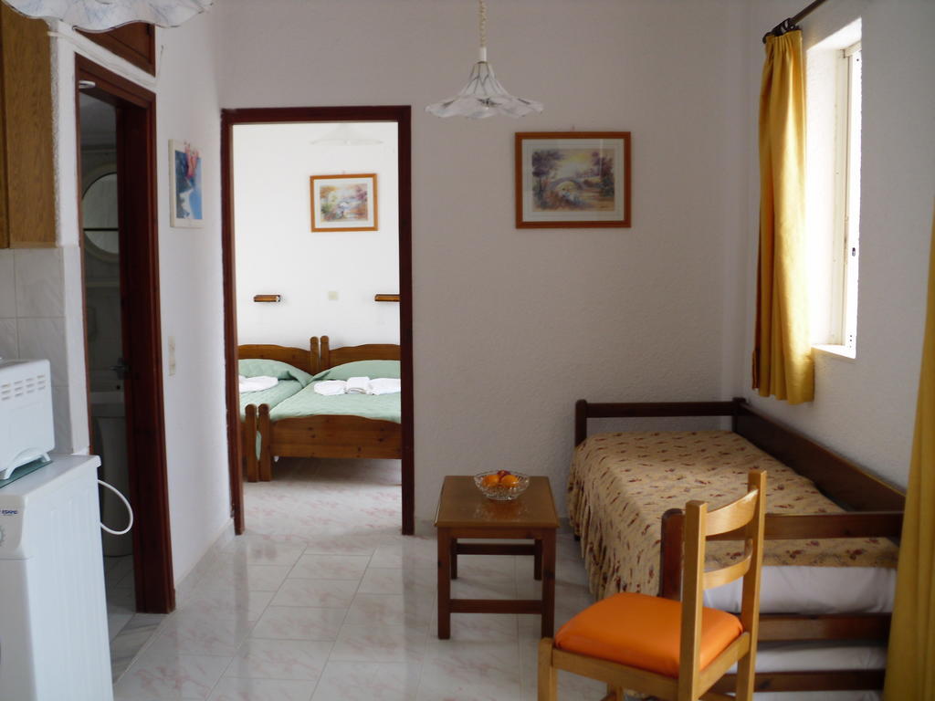 Mertonas Studios Karpathos Town  Exterior photo